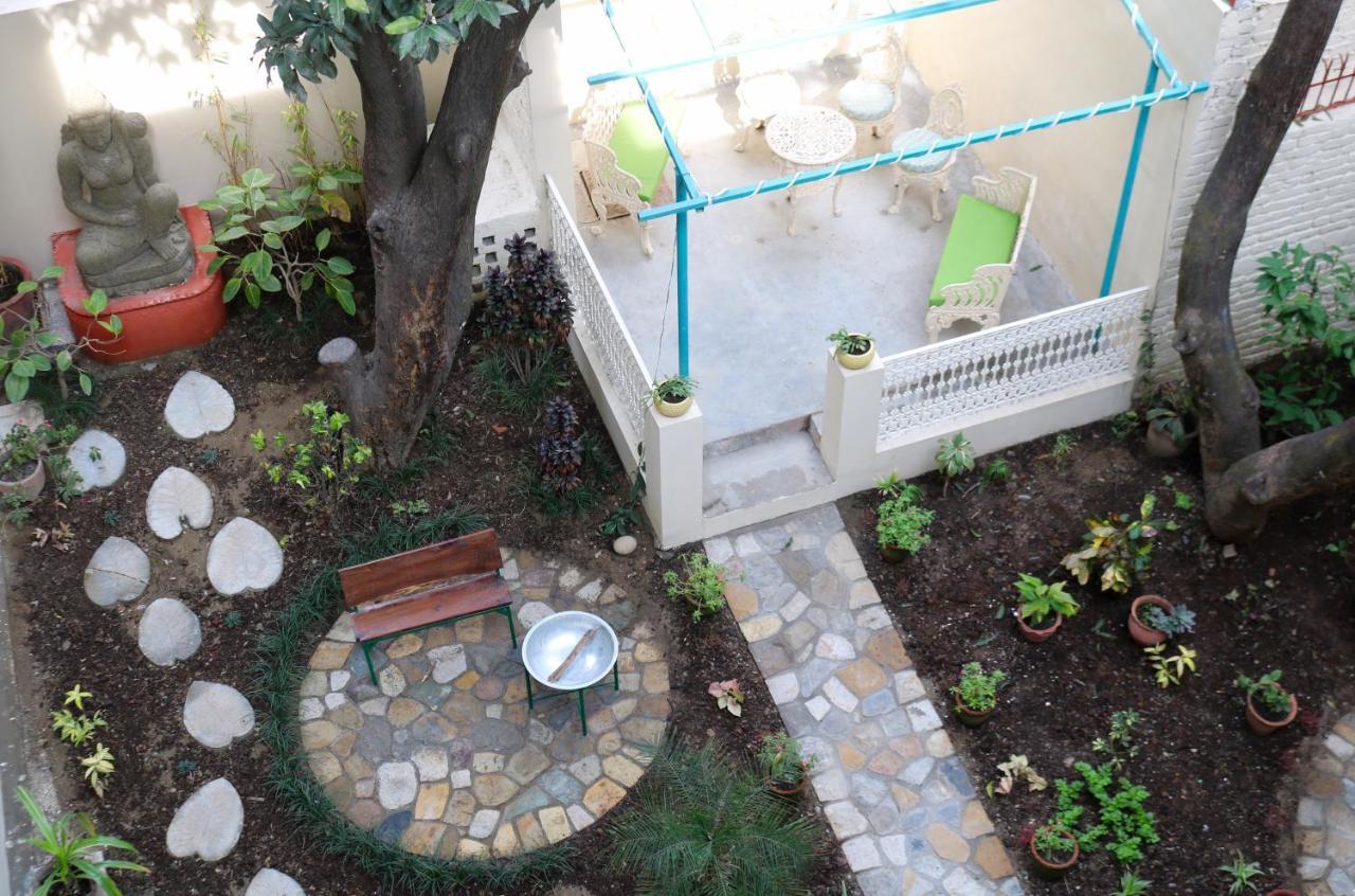 Hotel Mango Tree Courtyard Dehradun Esterno foto