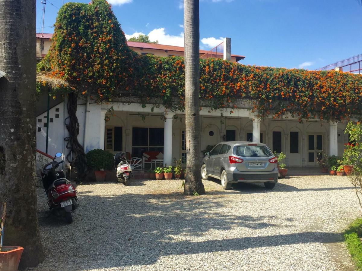 Hotel Mango Tree Courtyard Dehradun Esterno foto